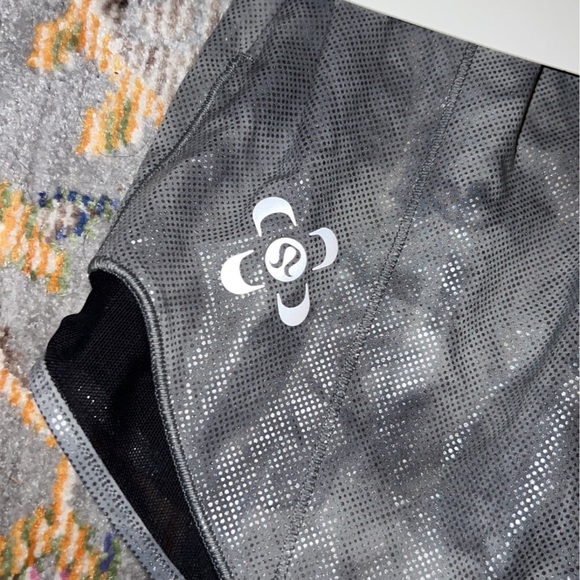 Lululemon SEAWHEEZE Hotty Hot Shorts - Picture 5 of 5